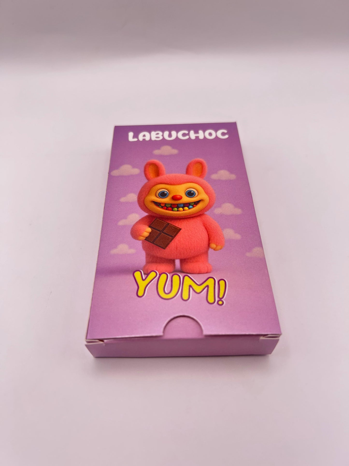 LABUCHOC 75g - Vollmilchschokolade gefüllt mit Heidelbeercreme und Knisterzucker