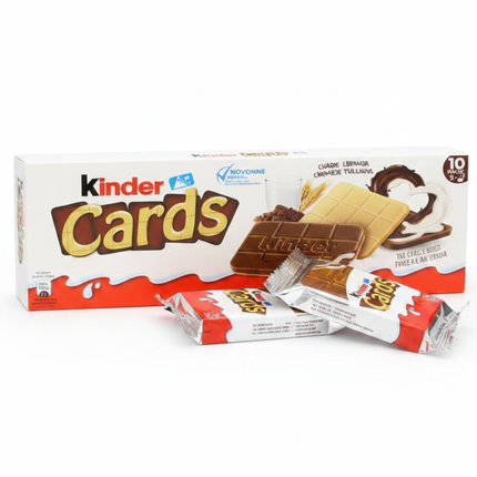 Kinder Cards Packung mit verpackten Einzelriegeln im Vordergrund