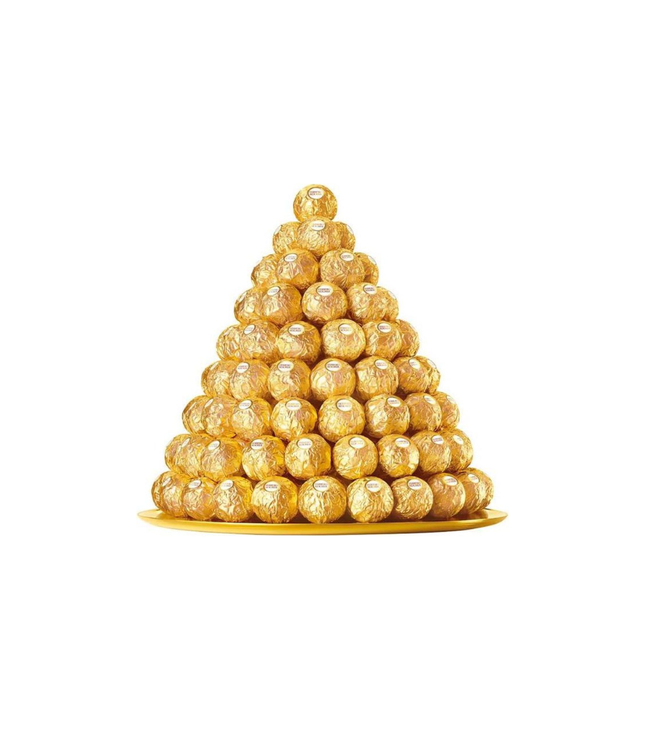 Ferrero Rocher Pralinen-Turm aus goldenen Kugeln auf einem Teller