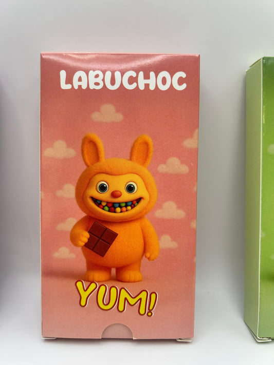 LABUCHOC 75g- Schokolade gefüllt mit Erdbeercreme und Knisterzucker