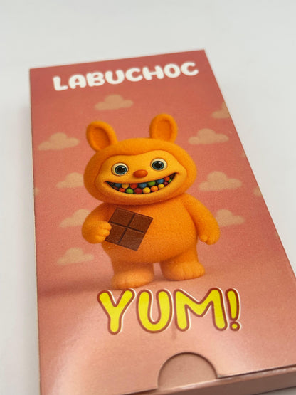 LABUCHOC 75g- Schokolade gefüllt mit Erdbeercreme und Knisterzucker