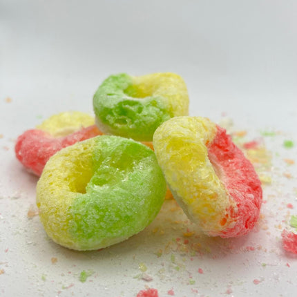 Freeze-Dried Gummies mit grünem und gelbem Fruchtkern, rote Streusel