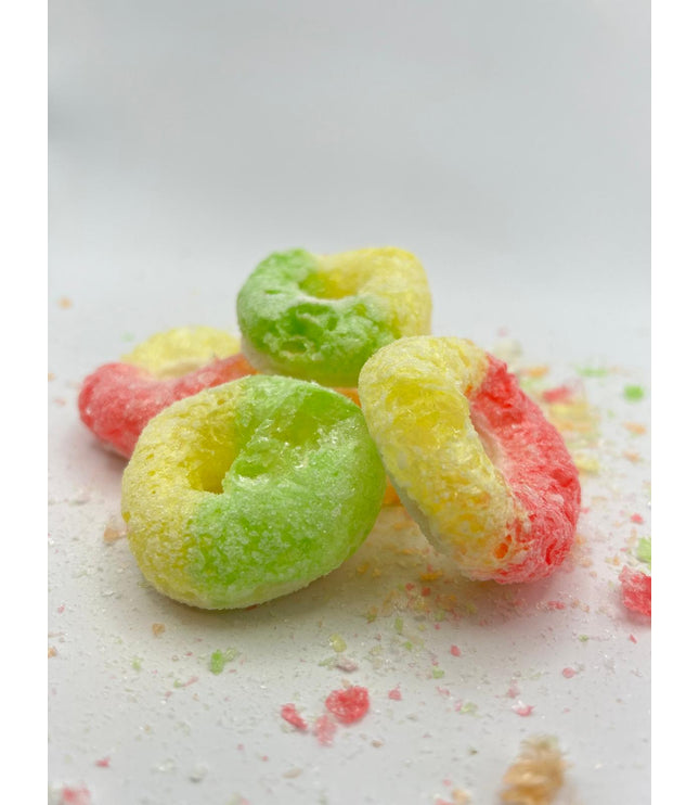 Freeze-Dried Gummies mit grünem und gelbem Fruchtkern, rote Streusel